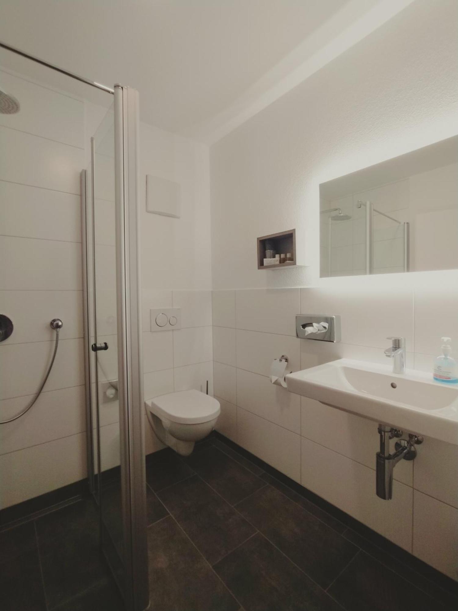 Dorfschaenke Deggendorf Hotel & Apartmenthaus & Biergarten, E-Bike-Verleih Kostenlos Bilik gambar
