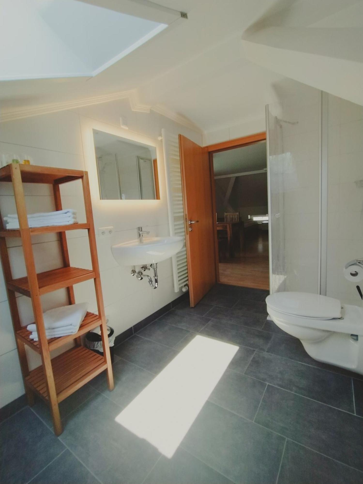 Dorfschaenke Deggendorf Hotel & Apartmenthaus Bilik gambar