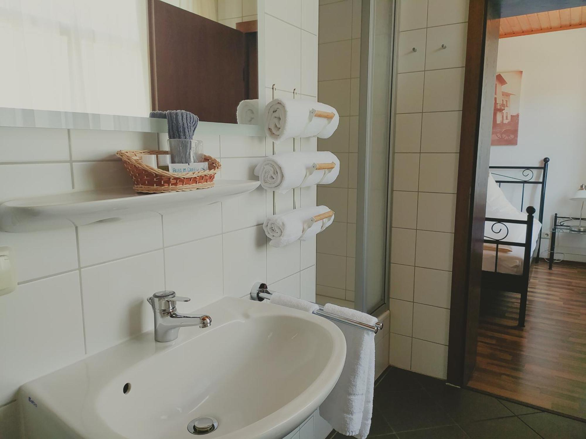 Dorfschaenke Deggendorf Hotel & Apartmenthaus & Biergarten, E-Bike-Verleih Kostenlos Bilik gambar