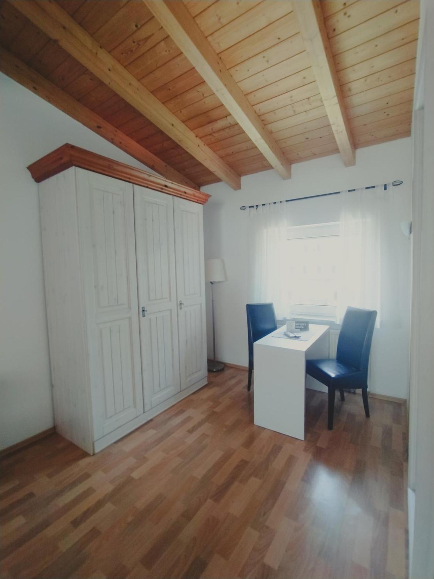 Dorfschaenke Deggendorf Hotel & Apartmenthaus Bilik gambar