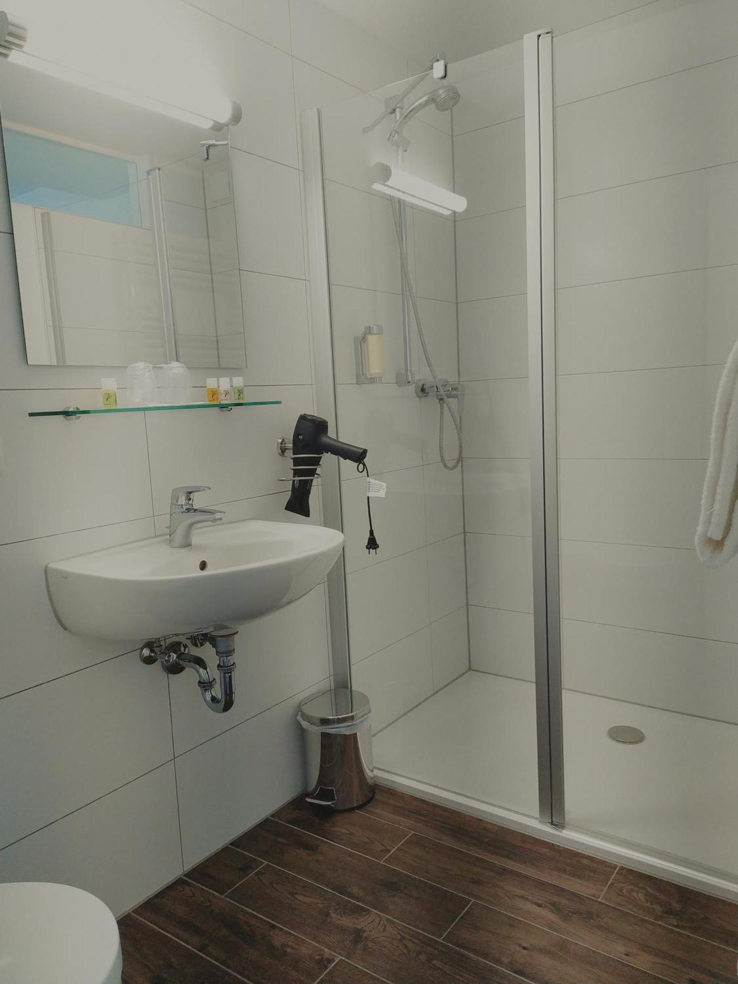 Dorfschaenke Deggendorf Hotel & Apartmenthaus & Biergarten, E-Bike-Verleih Kostenlos Luaran gambar
